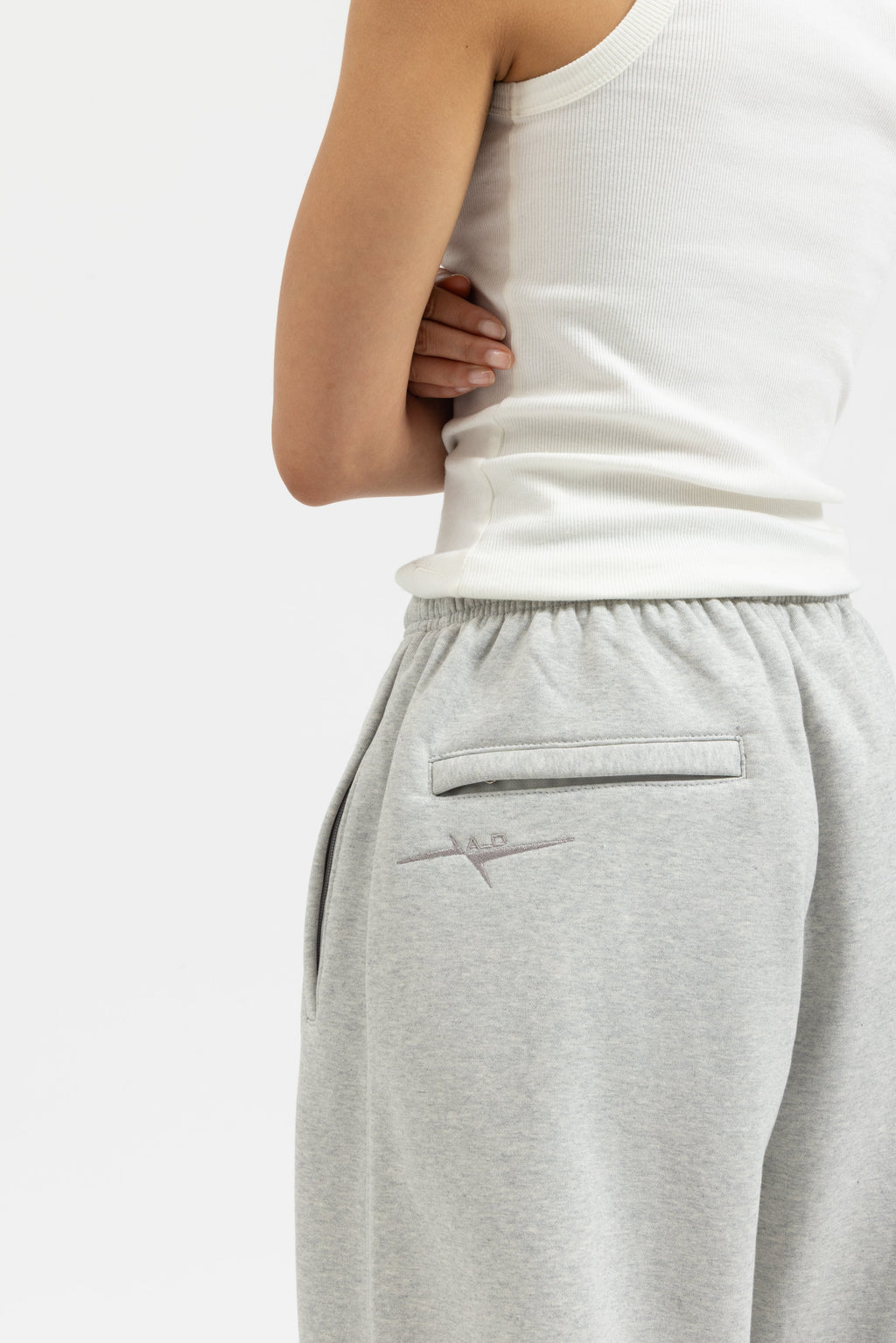 SIGNATURE UNCUFFED JOGGERS -  GREY