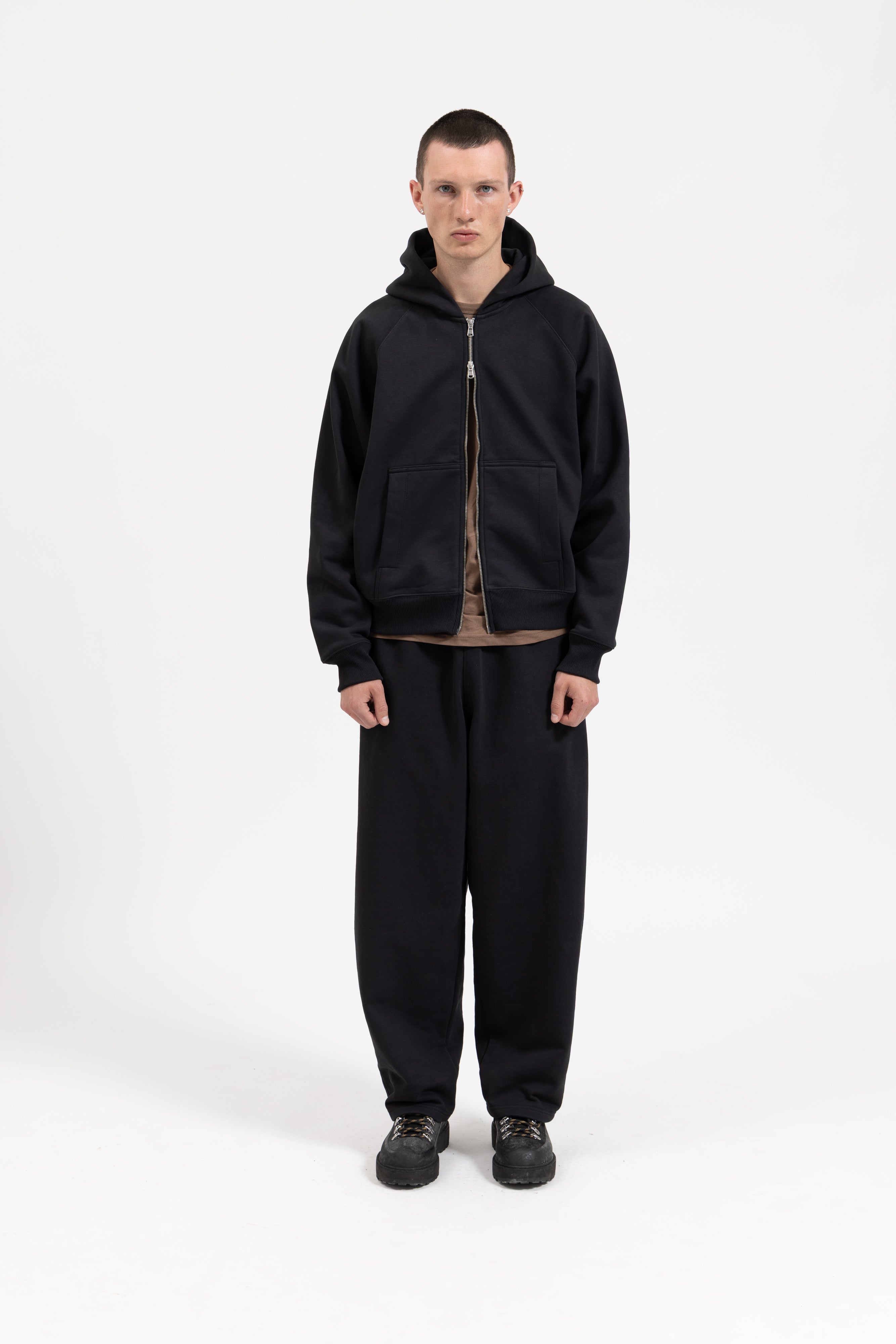 SIGNATURE ZIP-UP HOODIE - BLACK